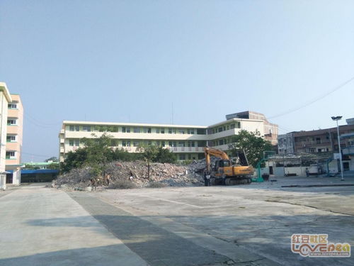 靈山縣新圩鎮(zhèn)文筆中學拆舊建新,難道又準備招生了