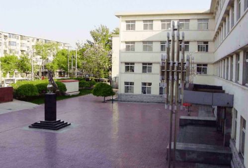 天津高中最新排名分析 縣制中學(xué)崛起，南開(kāi)高中表現(xiàn)欠佳與潮安彩塘中學(xué)對(duì)比